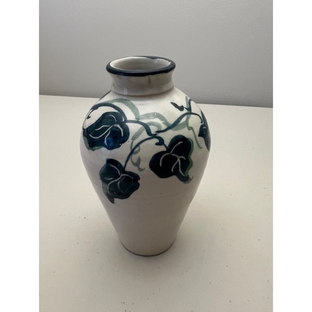 Vintage Cagle Road Pottery‎ Signed Ivy Leaf Vase Hand Painted Cream Green 1995